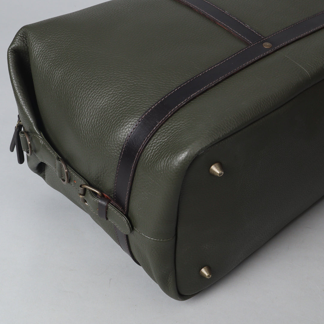 Green leather travel bag for girls