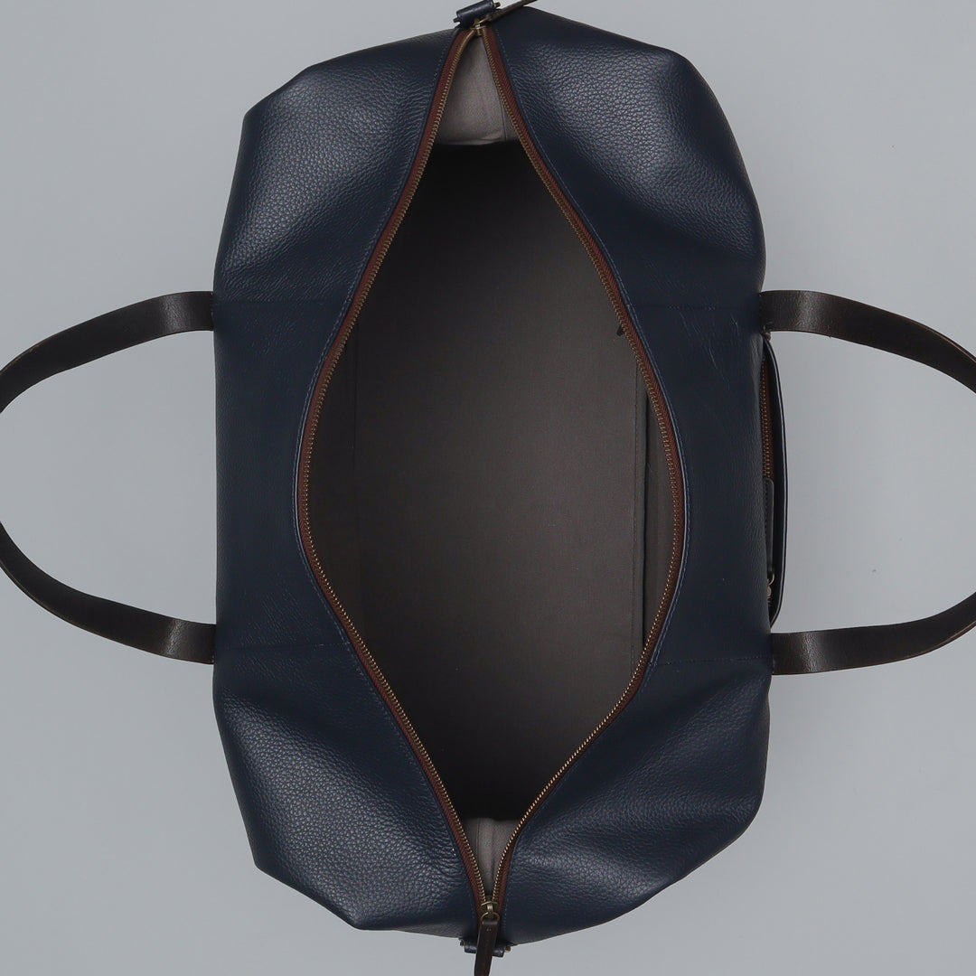 spacious leather travel bag 