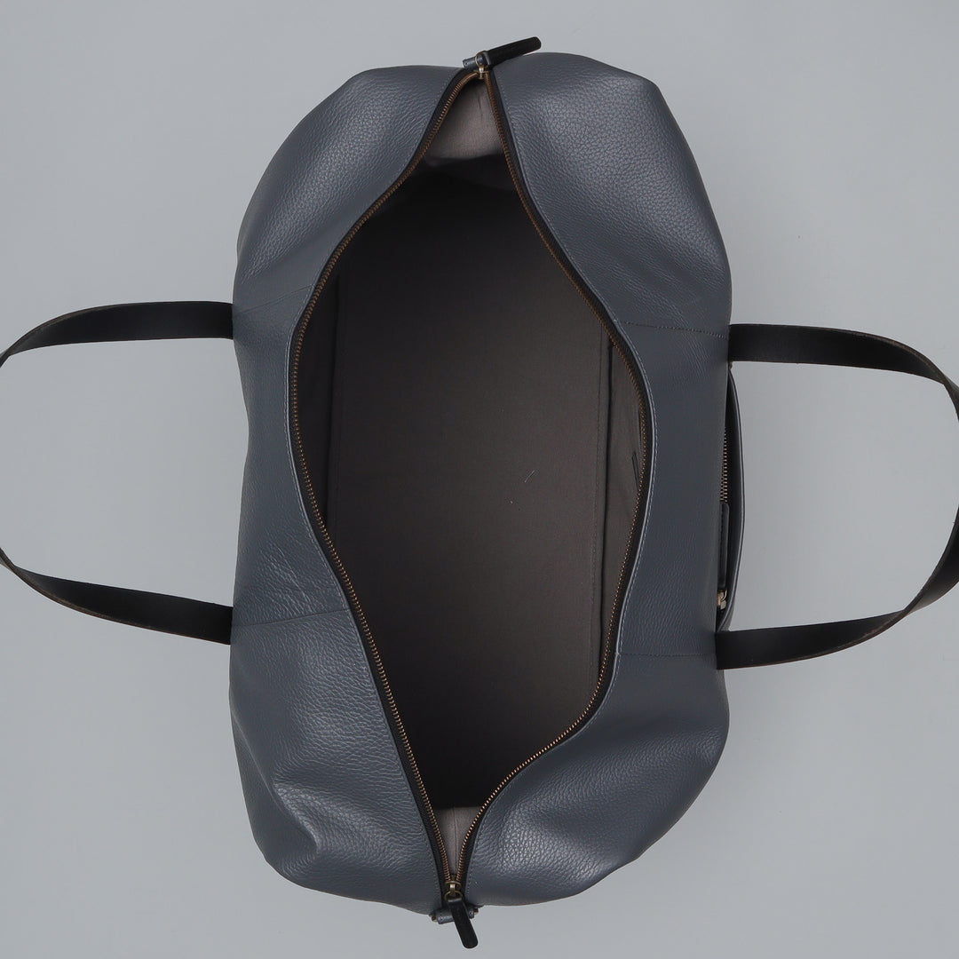 spacious leather travel bag