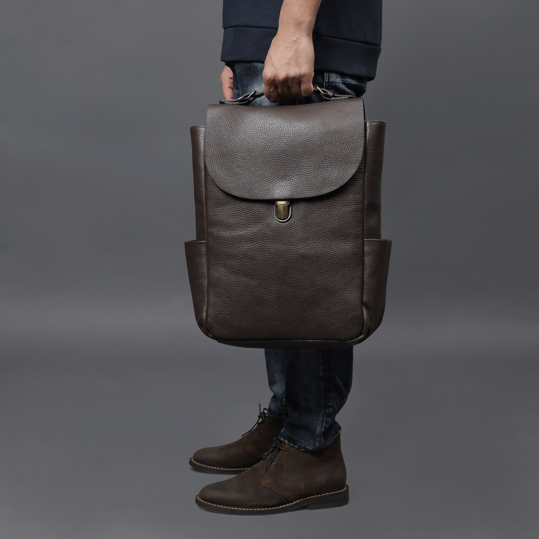 Travelling leather bags