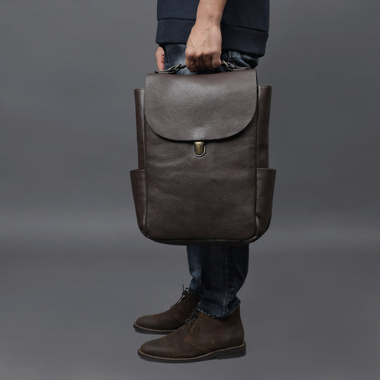 Travelling leather bags
