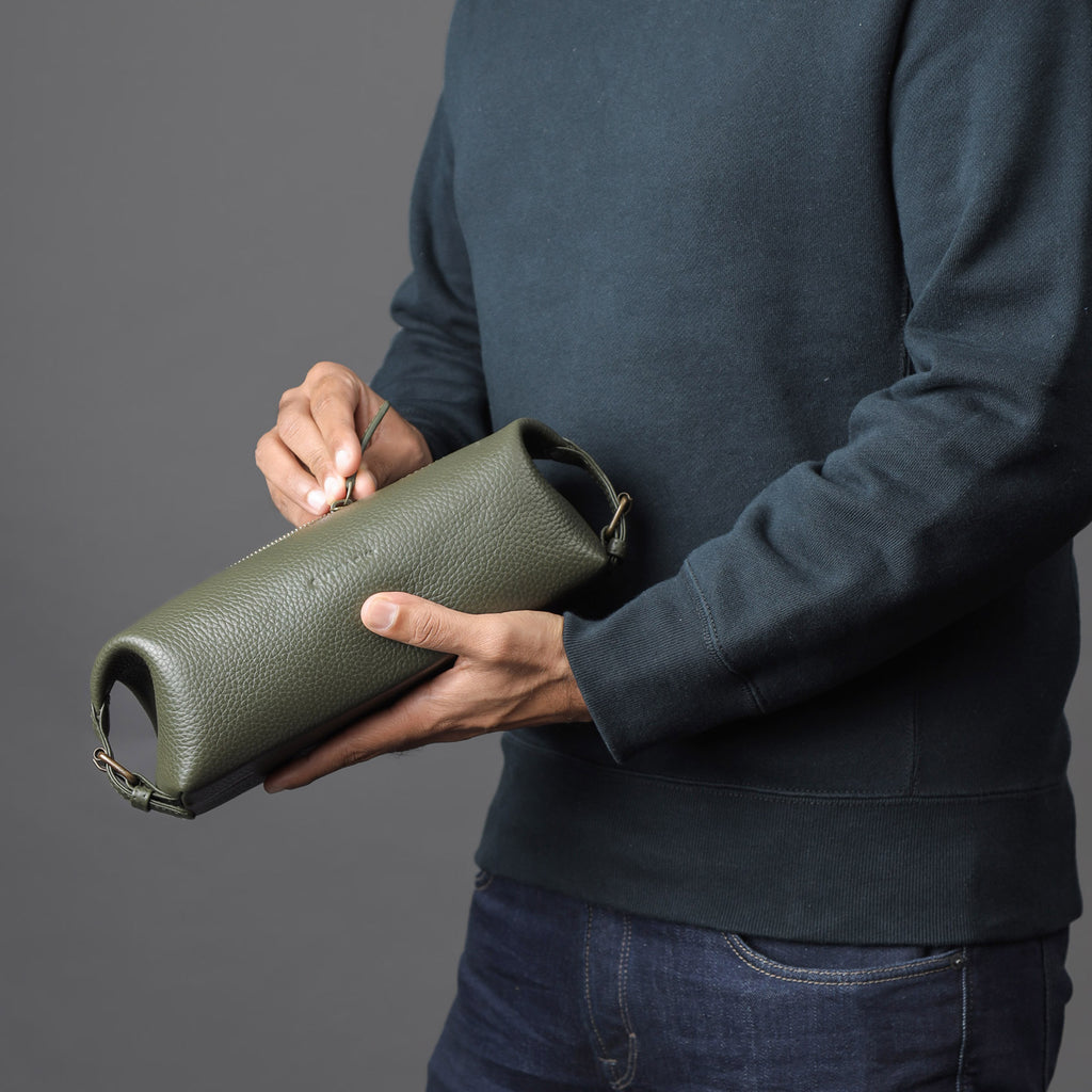 Men's latest leather toilet bag