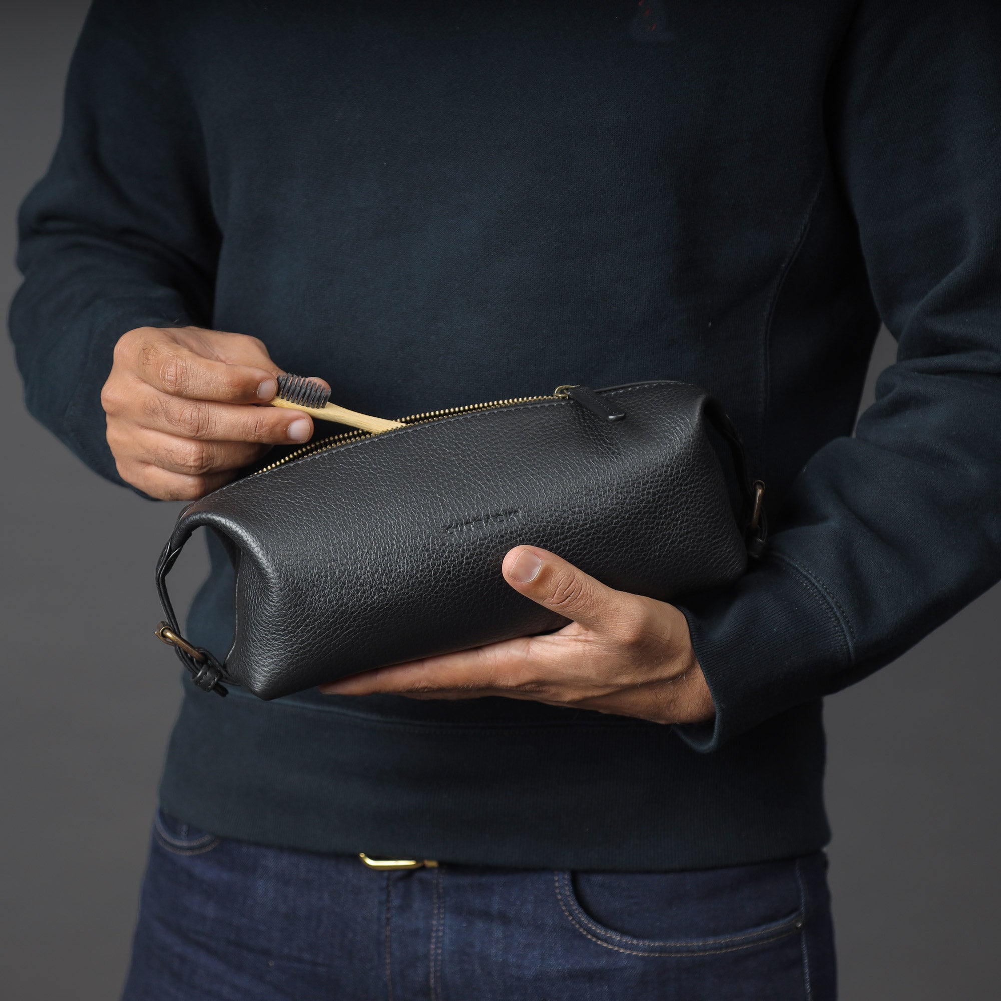 Men's Essential toilet bag