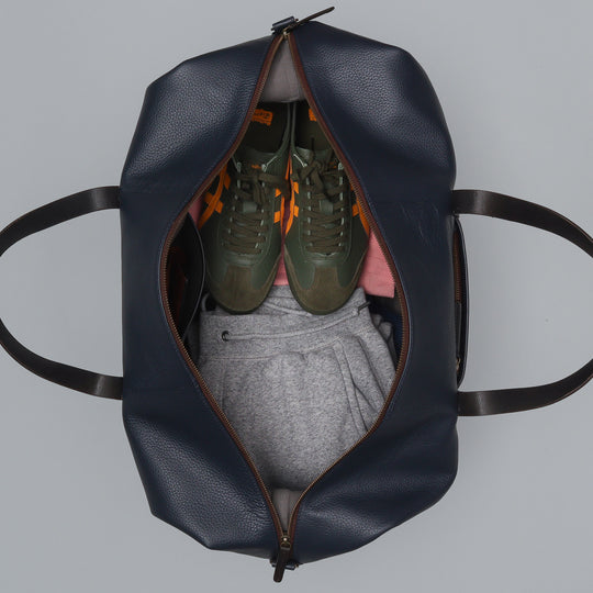 spacious leather travel bag